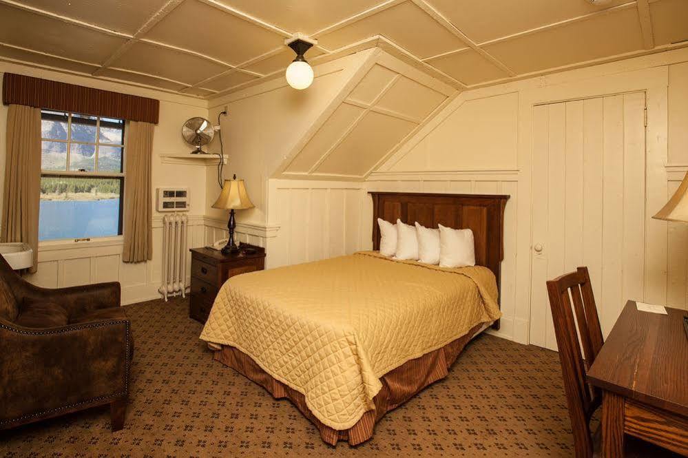 Many Glacier Hotel Babb Exterior photo